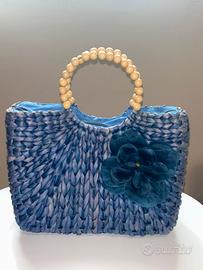 Borsa blu con fiore