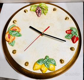 Orologio da muro in terracotta dip.a mano.