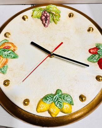 Orologio da muro in terracotta dip.a mano.