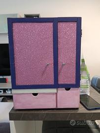 armadio per Barbie fatto a mano. 