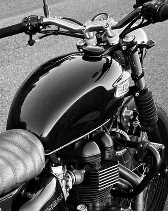 Triumph Bonneville 790 cc black edition