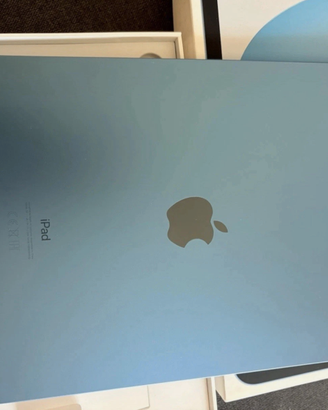 iPad WiFi decima generazione colore blu come nuovo