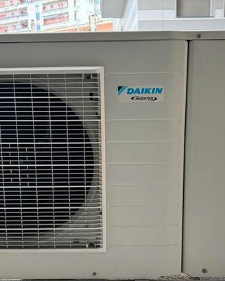 Chiller Daikin refrigeratore aria/acqua 7kw invert