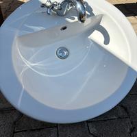 Lavabo da bagno con 2 rubinetti