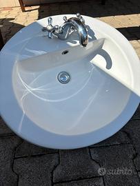 Lavabo da bagno con 2 rubinetti