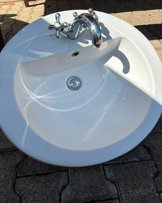 Lavabo da bagno con 2 rubinetti