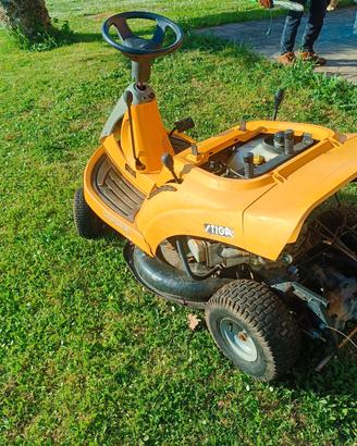 trattorino tagliaerba 