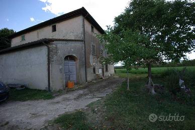 Rustico / Casale di 245 m² con più di 5 locali e b