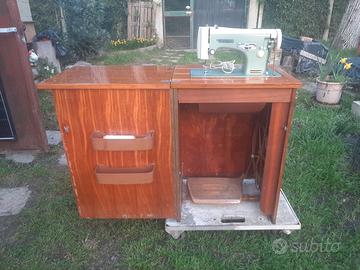 Macchina da cucire vintage anni 60