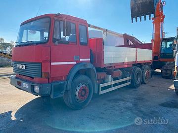 Iveco 175.24 (cassone fisso scarrabile con gru)