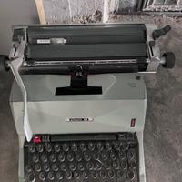 Macchina da scrivere olivetti