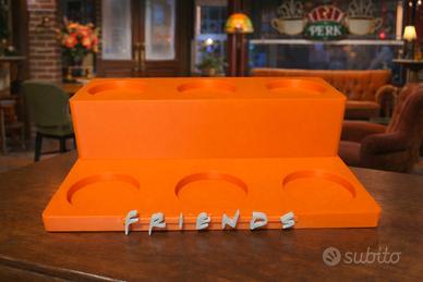 espositore friends per mc donald's