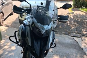 Moto benelli TRK502x