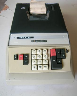Calcolatrice e macchina da scrivere vintage