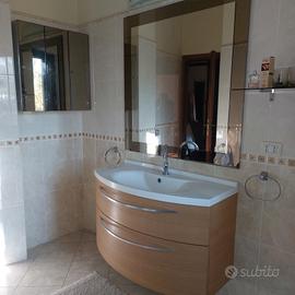 mobile bagno con specchio e mobiletto specchio 