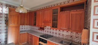 Cucina in legno massello noce chiaro 4 x 1,60 m