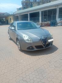 Alfa Romeo Giulietta - APERTI AD AGOSTO