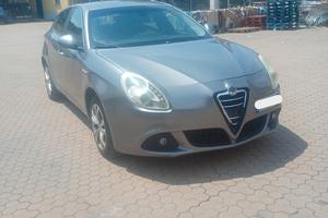 Alfa Romeo Giulietta - APERTI AD AGOSTO