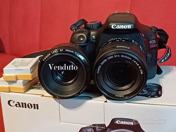 Canon EOS 550D con obiettivo