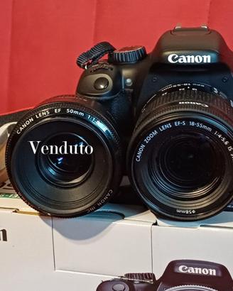 Canon EOS 550D con obiettivo