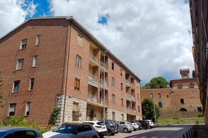 Ampio appartamento con balcone e cantina