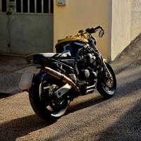 caferacer su base fzs600