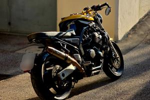 caferacer su base fzs600