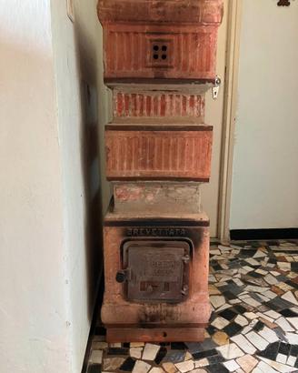 Antica stufa in terracotta marca Becchi