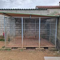 Box da giardino per cani.