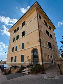In palazzina storica con ascensore, appartamento