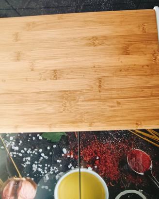 Tagliere in bamboo con raccoglitore 