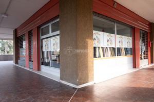 AMPIO NEGOZIO AL PIANO TERRA CON VETRINE