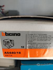 Presa bipasso Unel Bticino Matix TT Avorio