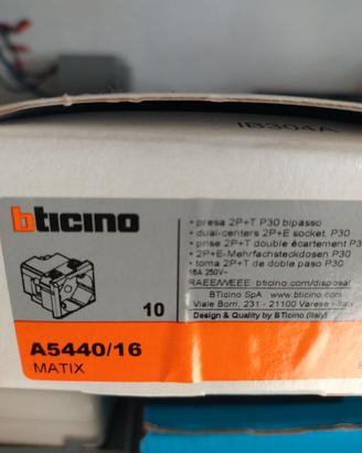 Presa bipasso Unel Bticino Matix TT Avorio