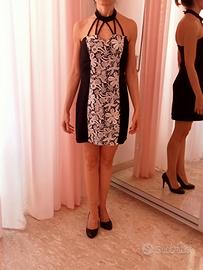 vestito nero con ricamo bianco