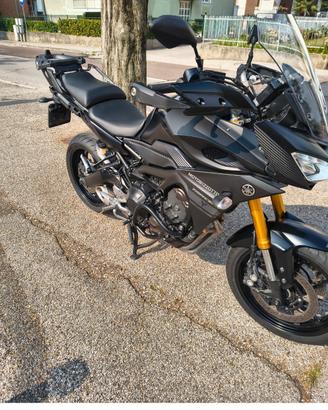 Moto Yamaha 900 tracer