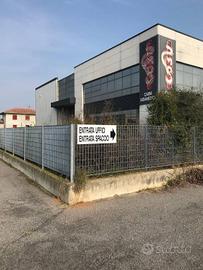Immobile di 2500 m² con 2 locali a Borgo San Giaco