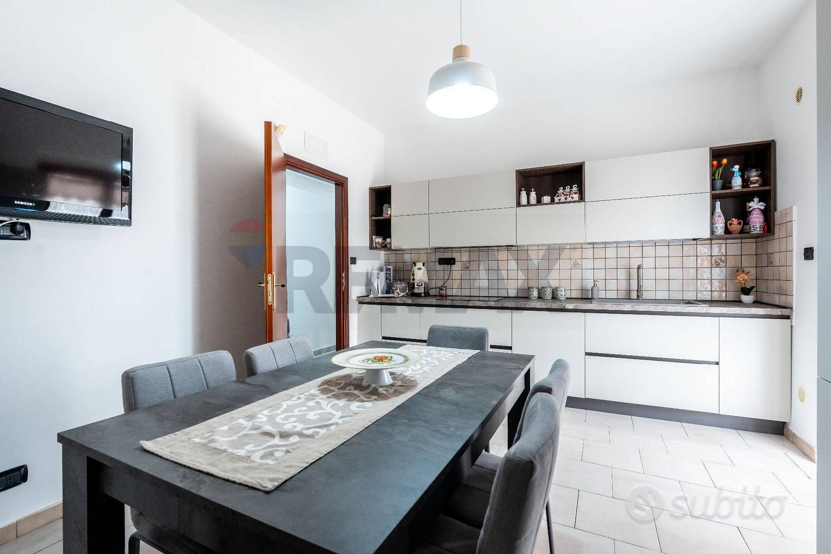 Appartamento - Aci Sant'Antonio - Vista 2