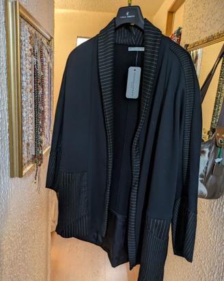 Giacca nera con tasche a righe firmata Donnaeffe