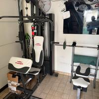 Panca piana e stazione multifunzionale