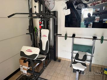 Panca piana e stazione multifunzionale