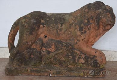 Terracotta toscana antica_Statua di leone