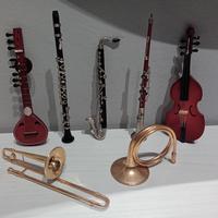 7 strumenti musicali in miniatura 