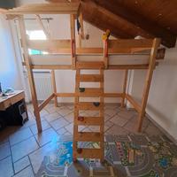 Letto a soppalco in legno massello con materasso