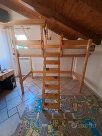 Letto a soppalco in legno massello con materasso