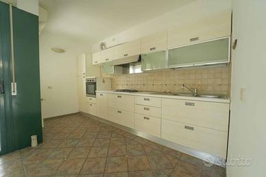 Appartamento di 135 m² con 3 locali e box auto a R
