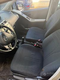 Toyota yaris benzina 1.0 - Auto In vendita a Livorno