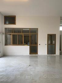 Locale commerciale 300mq + Piazzale