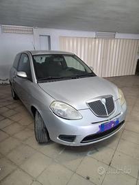 Lancia Y del 2007 -- con gancio traino