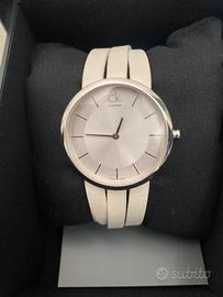 Orologio con conturino in pelle